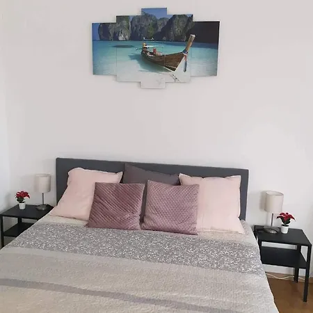 Relax Apartman Veresegyhaz Exterior photo