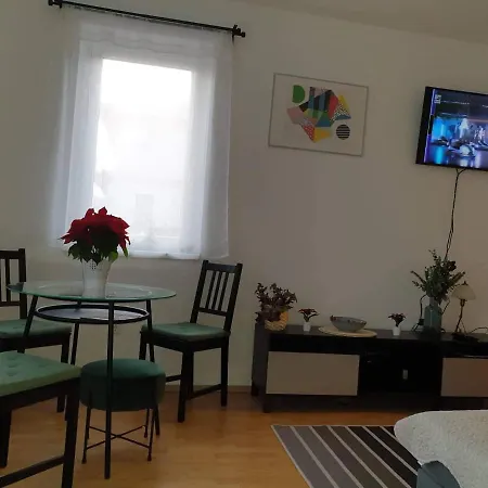 Relax Apartman Veresegyhaz Exterior photo